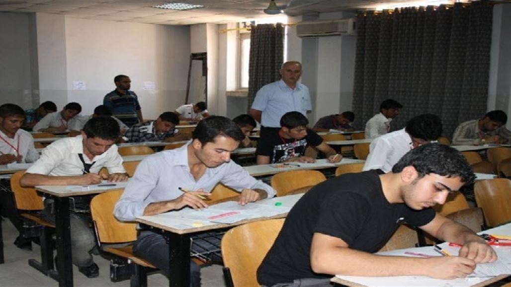 التربية تدعو خريجي الدراسة الاعدادية من الموصل والانبار لاستلام وثائقهم