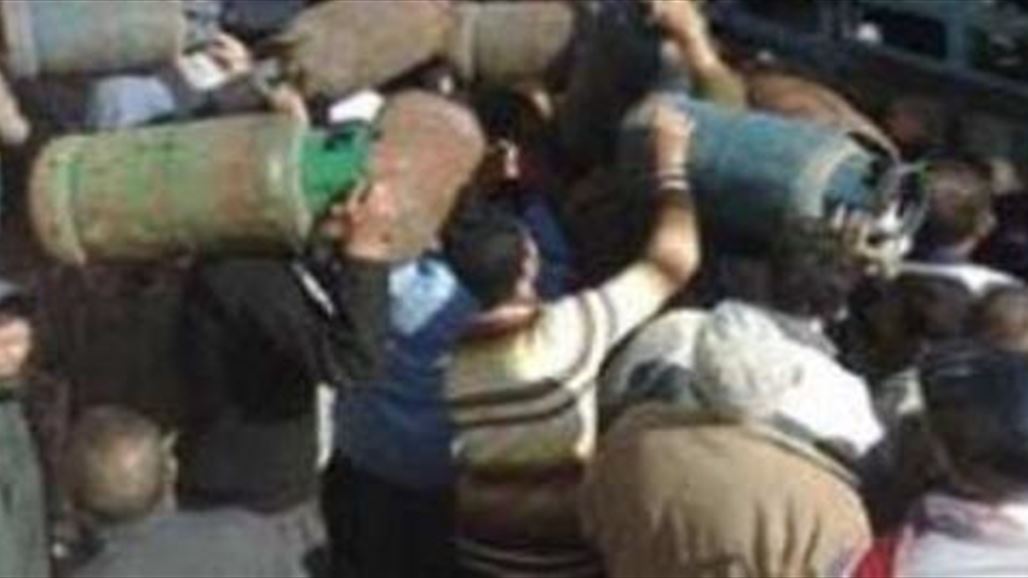 سامراء تعاني أزمة مشتقات نفطية بسبب انتشار قناصي "داعش" على الطريق الرابط ببغداد