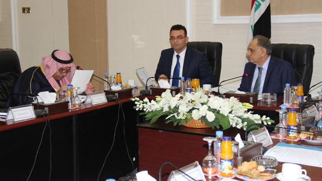 لجنة المطلك تكلف الهلال الاحمر بنصب مخيميات في النخيب لايواء نازحي الانبار