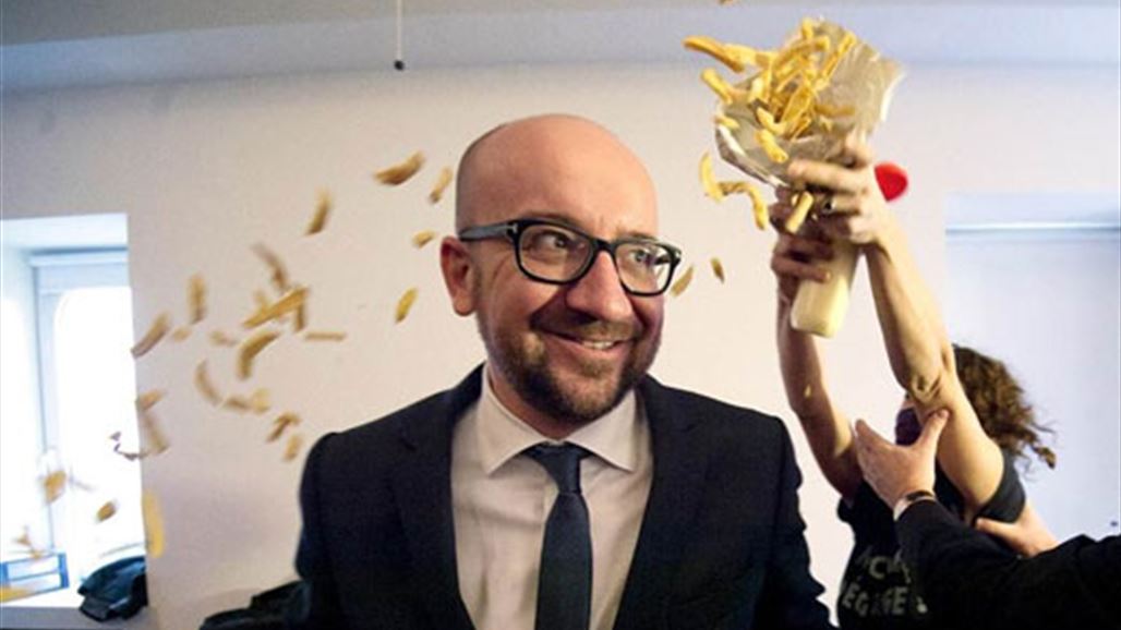 رئيس وزراء بلجيكا يرشق بالبطاطا والمايونيز