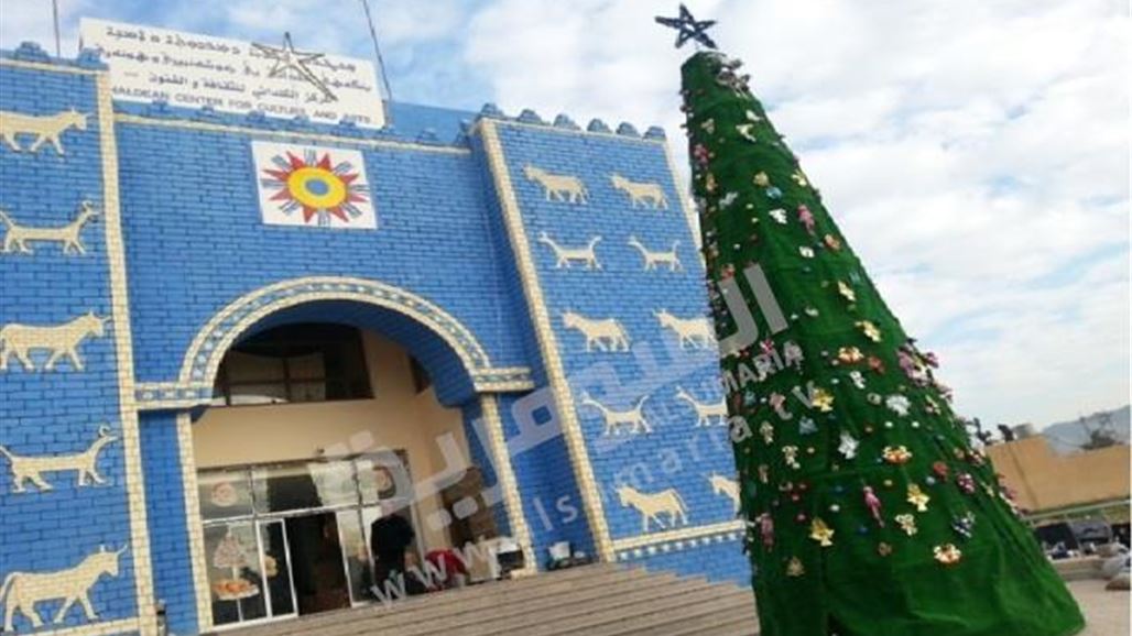 مسيحيون نازحون يصنعون أكبر شجرة ميلاد في دهوك وسط دعوات السلام والمحبة