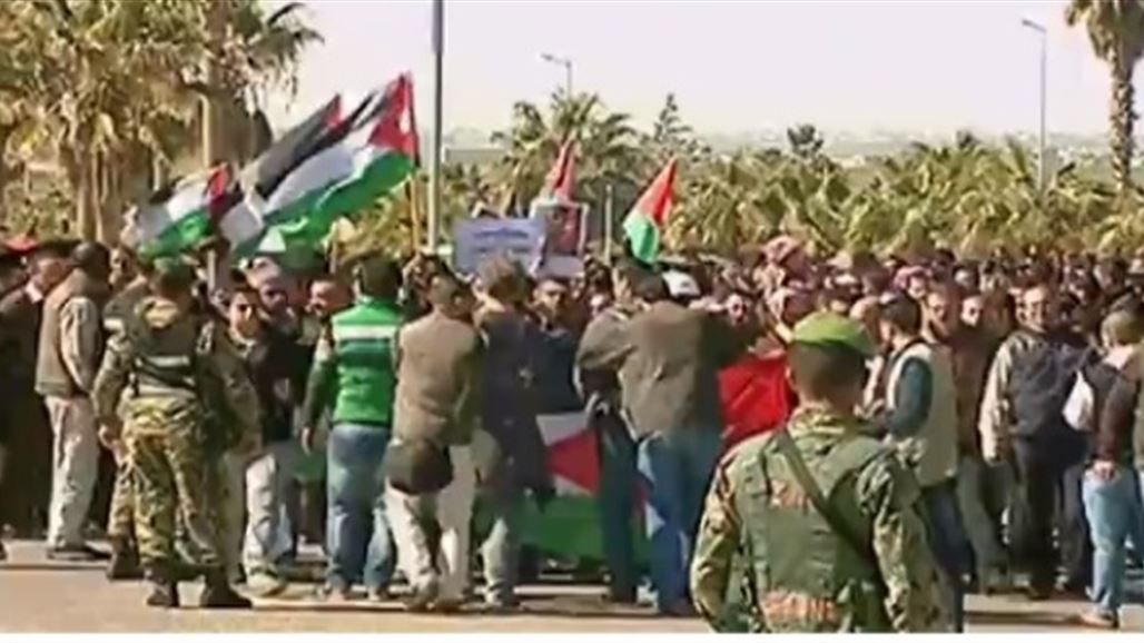 آلاف الأردنيين يتظاهرون بعد صلاتي الظهر والغائب تنديدا بمقتل الكساسبة