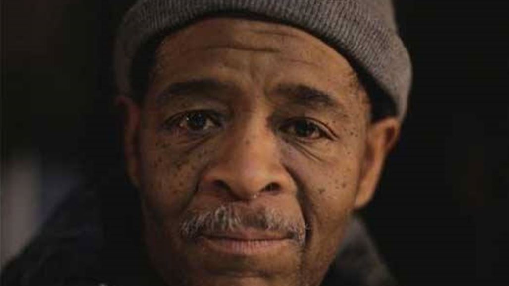 ان كنت تتذمر من عملك أنظر كيف يعيش هذا الرجل