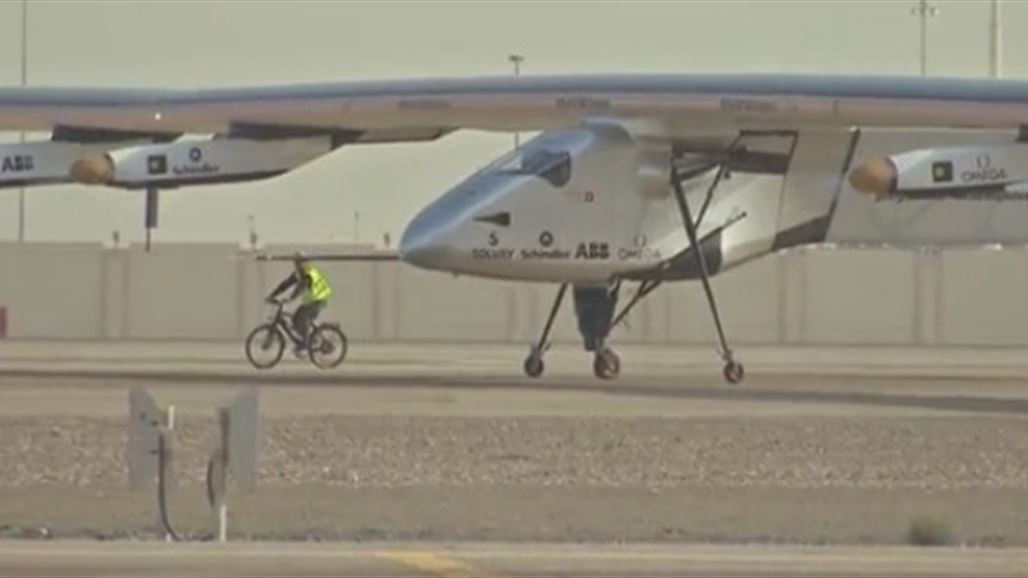 سويسريان يطلقان من الامارات طائرة بدون وقود في أول رحلة حول العالم