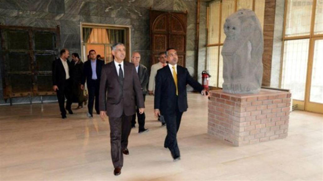 وزير السياحة يدعو التحالف الدولي لإستخدام القوة الجوية لحماية الآثار في البلاد