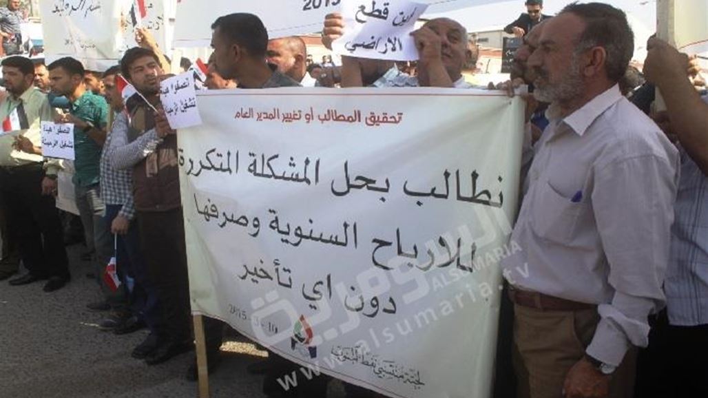 مئات العاملين بشركة نفط الجنوب يتظاهرون في البصرة للمطالبة بحقوق وظيفية