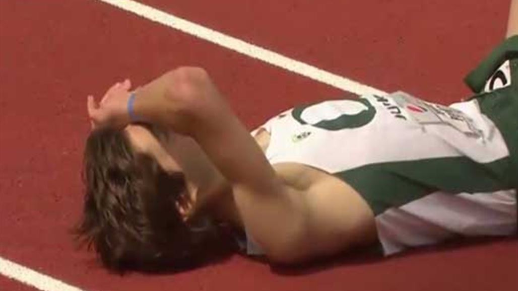 بالفيديو: حماسه دفعه الى خسارة السباق في اللحظة الاخيرة