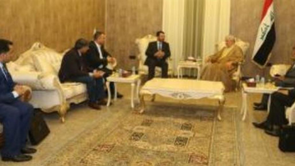 الزبيدي يبحث مع وزيري الصناعة والإعمار آخر مستجدات التكسي النهري