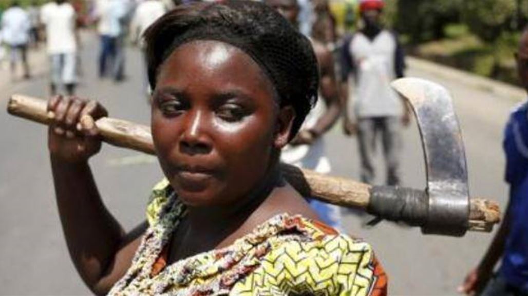 ضابط في جيش بوروندي يعلن خلع الرئيس وحشود تحتفل بالشوارع