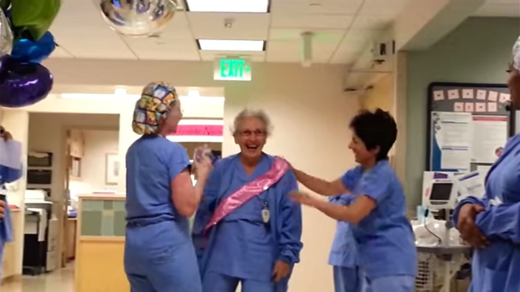 أكبر ممرضة عاملة في أميركا تبلغ التسعين من العمر