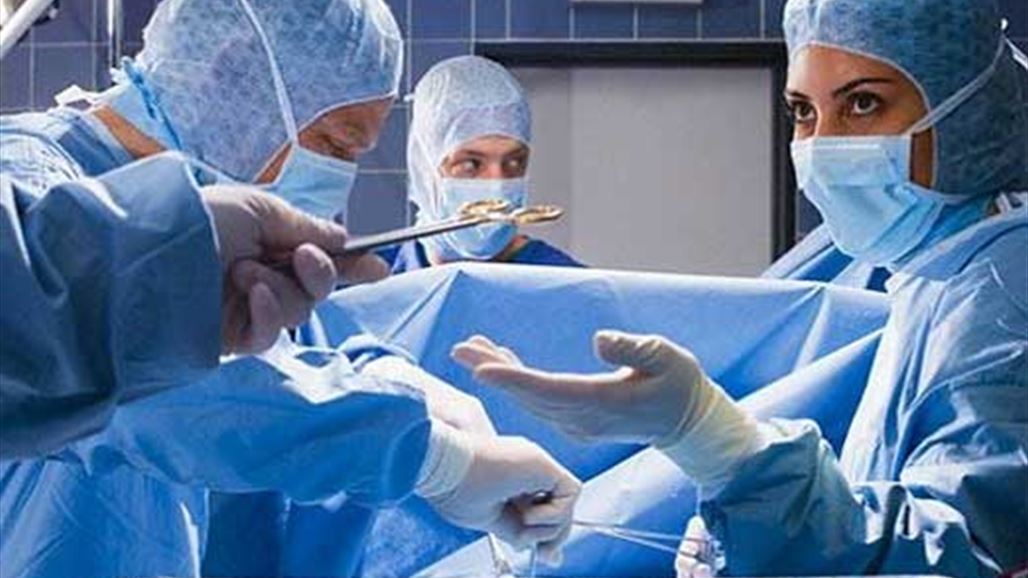 شعرت بذبذبات بعد أن نسي هاتفه الخلوي في بطنها!