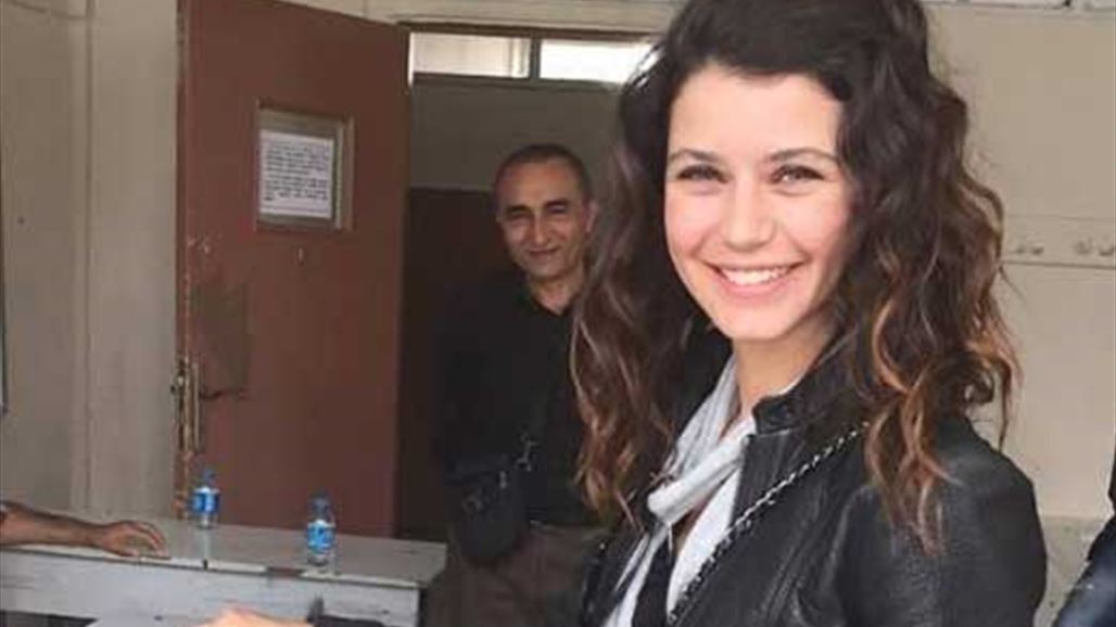 بالصور: النجوم الأتراك يدلون بأصواتهم في الإنتخابات البرلمانية