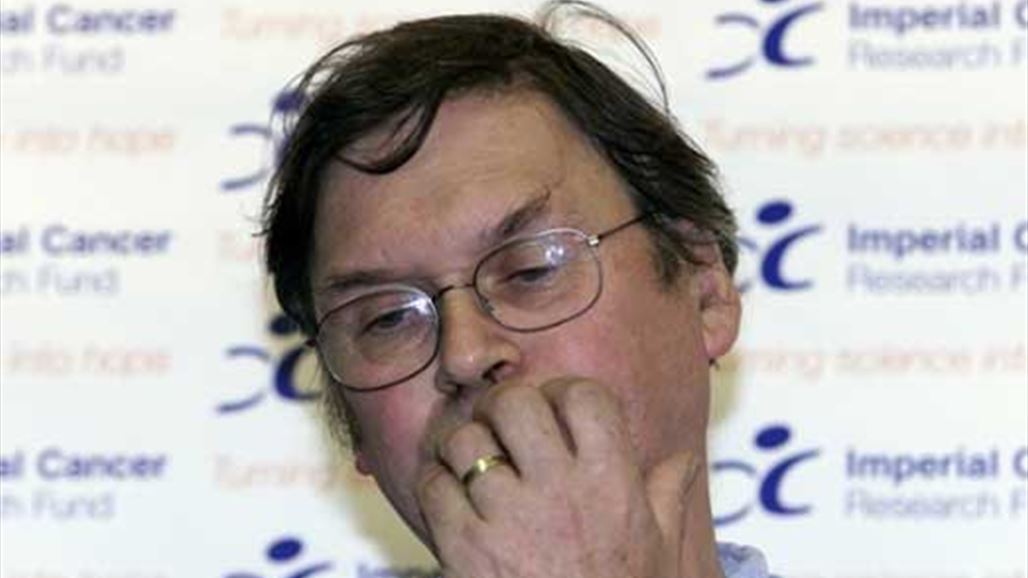 عالم  كبير يطالب بفصل الرجال عن النساء في المختبرات