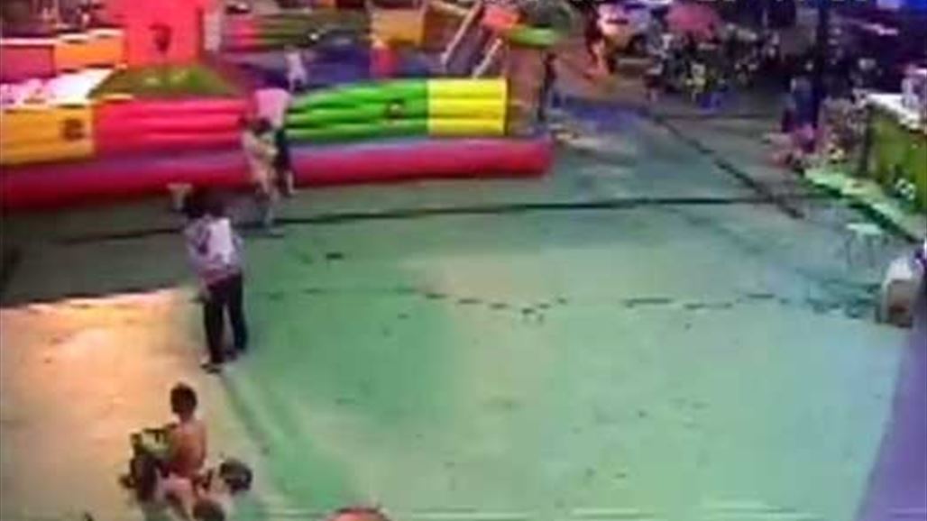  لعبة هوائية تخطف معها حياة طفلة صغيرة