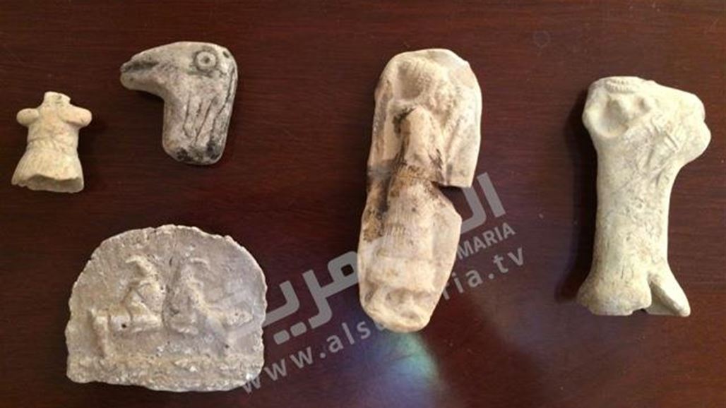 مواطن يسلم مديرية آثار النجف 62 قطعة أثرية