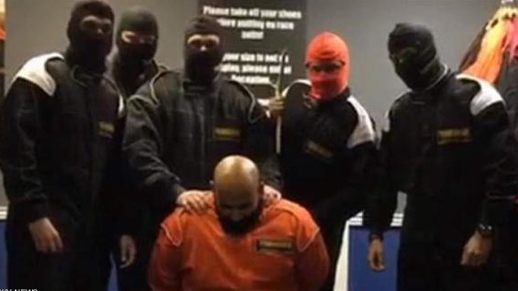 بنك بريطاني يفصل موظفين سجلوا مقطعاً تمثيلياً لعملية ذبح لداعش