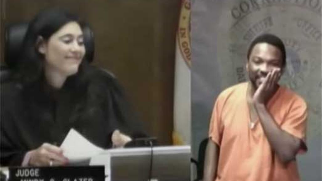 بالفيديو: متهم يكتشف أن القاضية كانت صديقة طفولته