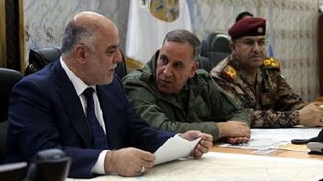 العبادي ووزير الدفاع وقائد القوة الجوية يزورون قاعدة بلد