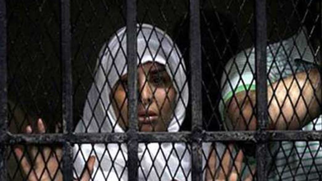 الظهور الاول  لمغنية "سيب إيدي" بملابس السجن