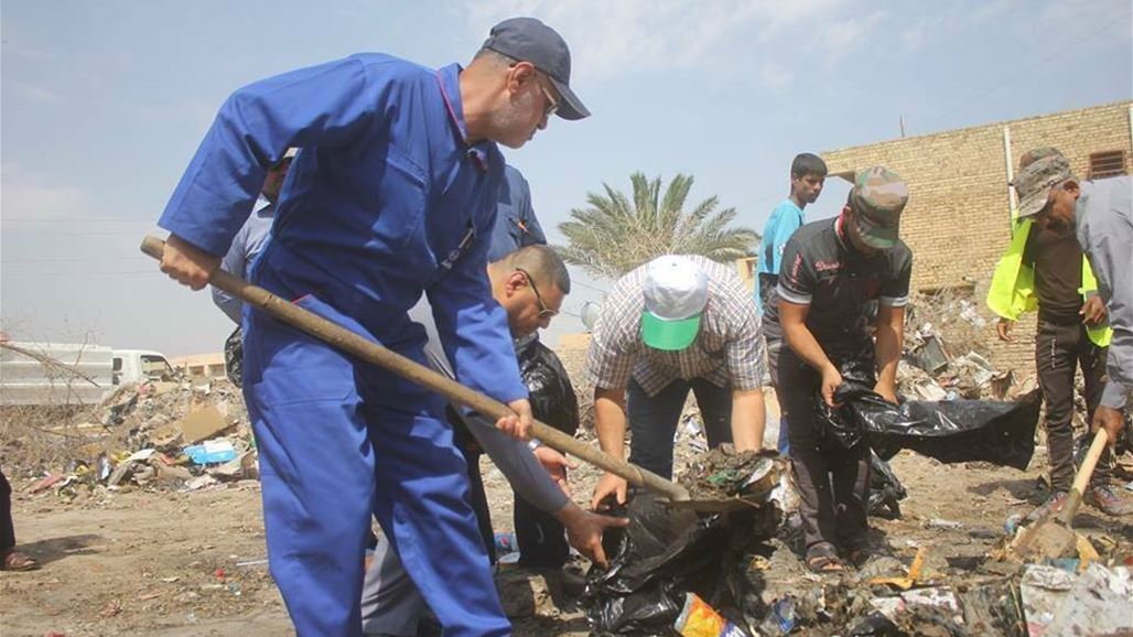 دواي ومجموعة من المقاولين وعمال بلدية ميسان يتظاهرون أمام وزارة المالية ببغداد