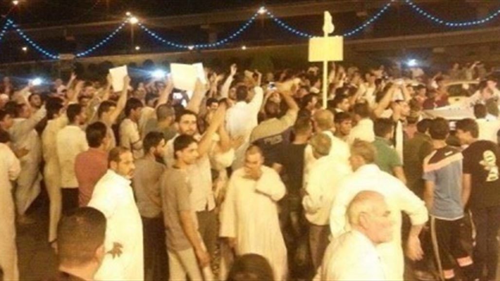 المئات يتظاهرون في النجف تنديداً بسوء الخدمات