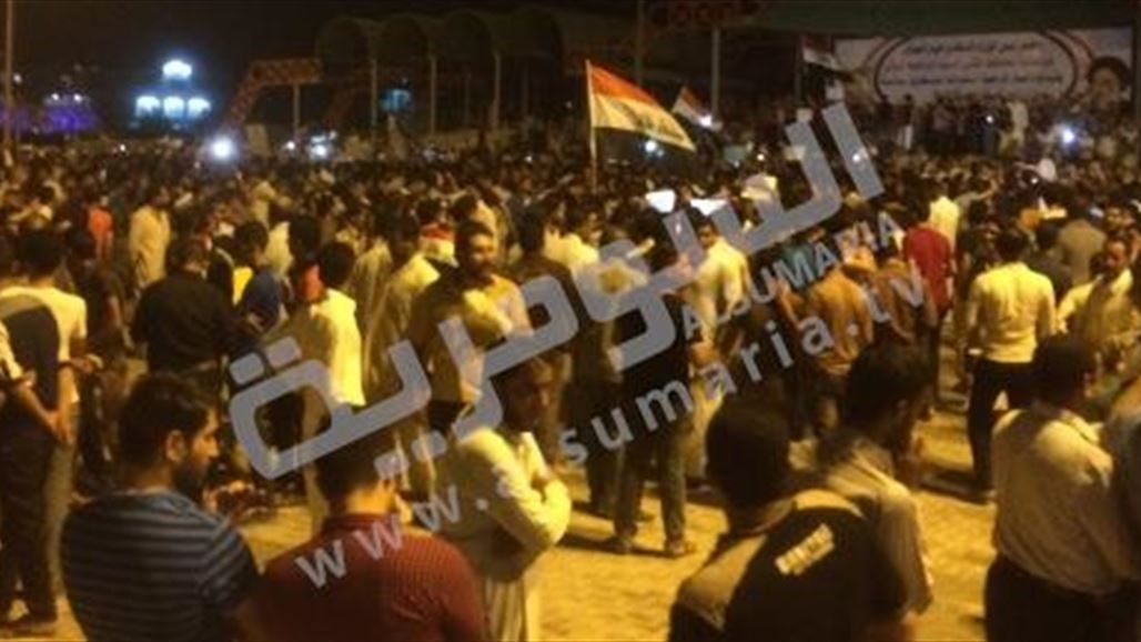 المئات يتظاهرون وسط السماوة تنديداً بالفساد وسوء الخدمات