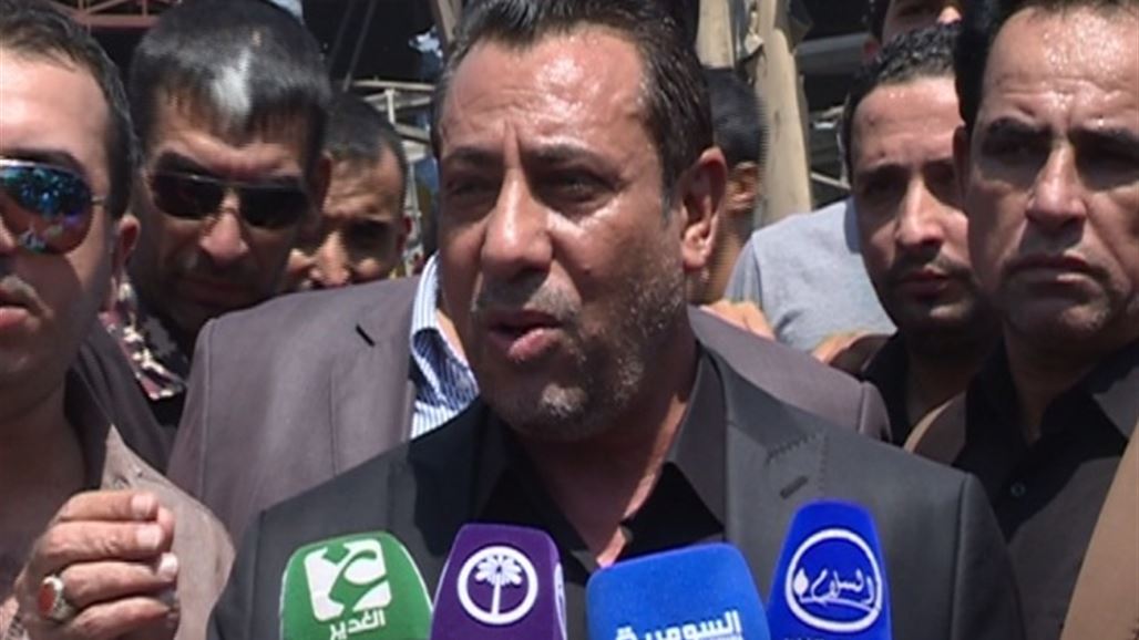 الزاملي يكشف عن قيام مسؤول بطباعة ألف لافتة ضده
