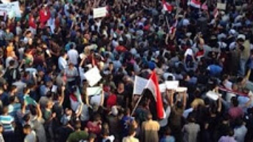المئات يتظاهرون في بابل للمطالبة بإجراء مراجعة شاملة للدستور