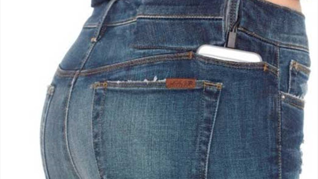 بنطال يشحن هاتفك المحمول