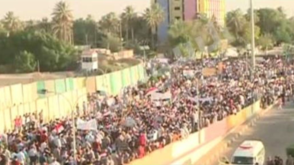 الآلاف يتظاهرون في الديوانية للمطالبة بإصلاح القضاء ومحاسبة المفسدين