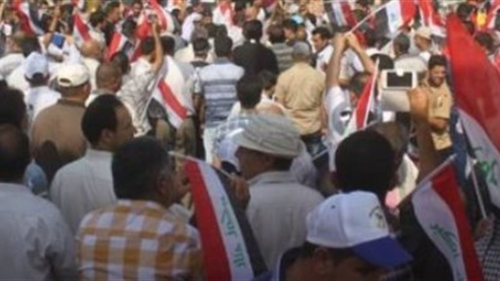 العشرات يتظاهرون في الدجيل بصلاح الدين للمطالبة بحل المجالس المحلية