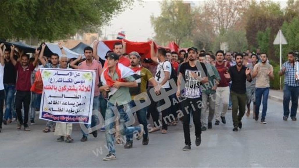 معتصمو بابل يقطعون الطريق المؤدي لديوان المحافظة مجدداً ويطالبون بـ"محاكمة" المحافظ