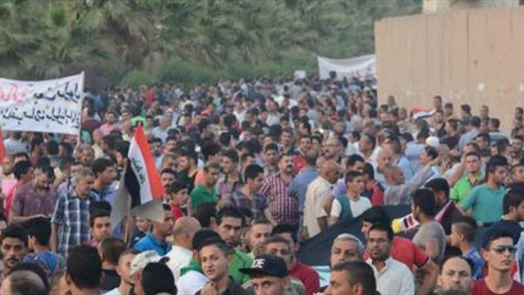 تظاهر المئات في بابل للمطالبة بإقالة المحافظ وحل مجلس المحافظة