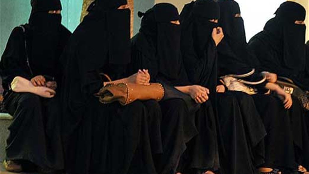 للمرة الأولى المرأة السعودية تدلي بصوتها