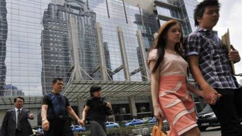 مقاطعة إندونيسية تقرر تزويج أي شاب وفتاة يضبطان في "خلوة"