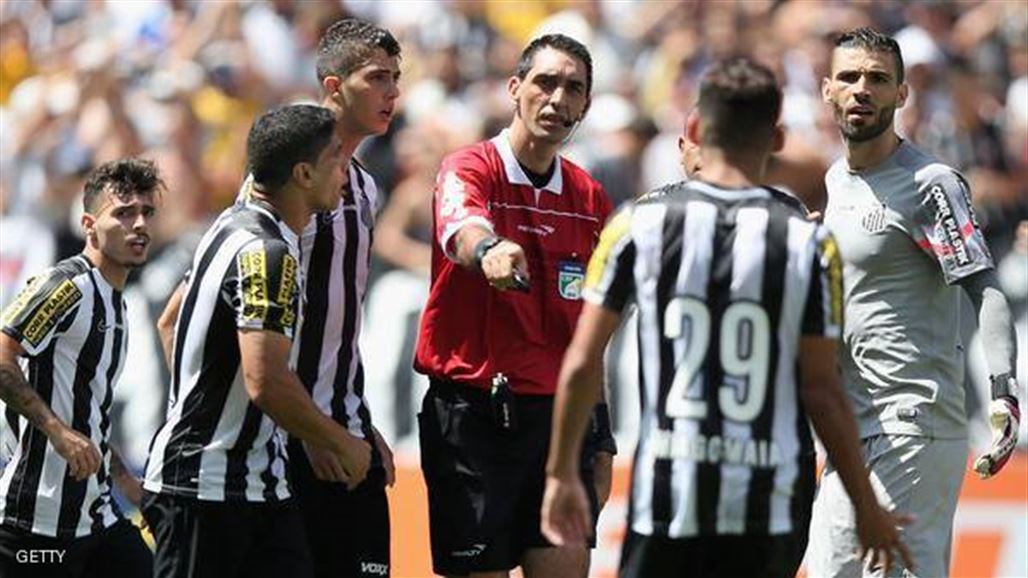 طرد لاعب بالخطأ يتسبب بشجار بين مدرب ولاعب في الدوري البرازيلي