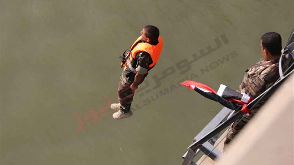 اكثر من 400 طالب بالكلية العسكرية يؤدون "قفزة الثقة" ببغداد