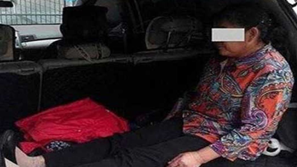 طلب من والدته الجلوس في الصندوق لينعم ابنه بالنوم