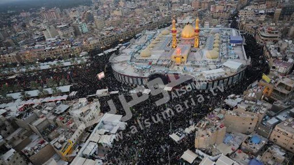بدء مراسم استبدال راية قبة الإمام الحسين في كربلاء