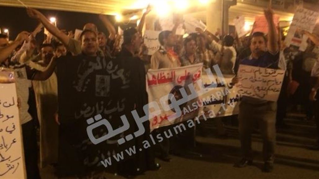 العشرات يتظاهرون في النجف تحت شعار "الحسين قدوتنا" ويطالبون بمزيد من الإصلاحات