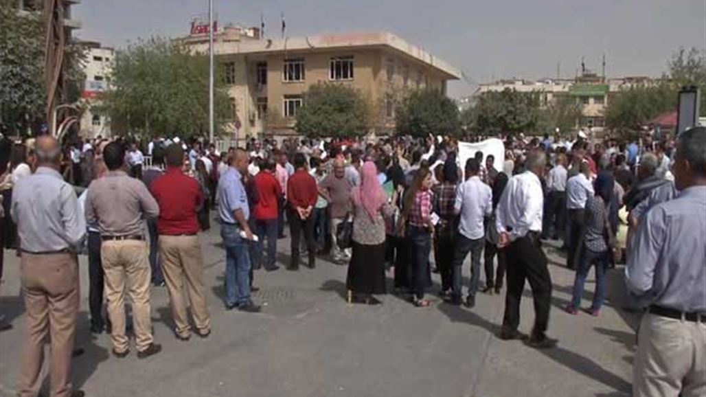 معلمو وموظفو السليمانية يواصلون إحتجاجاتهم للمطالبة بصرف الرواتب