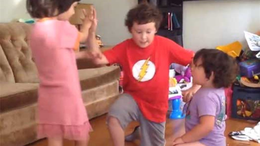 بالفيديو: خطفهم الموت من أمهم قبل أدائهم الرقصة الأولى