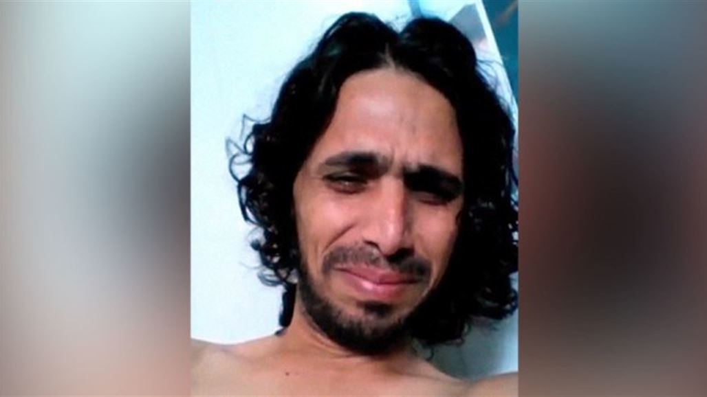 لاجئ عراقي يشق بطنه ليثبت أنها فارغة بجزيرة ‫‏مانوس‬
