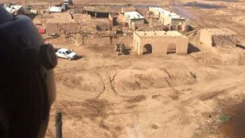 طيران الجيش يوصل مواد غذائية لعشرة اسر محاصرة بالسيول بديالى