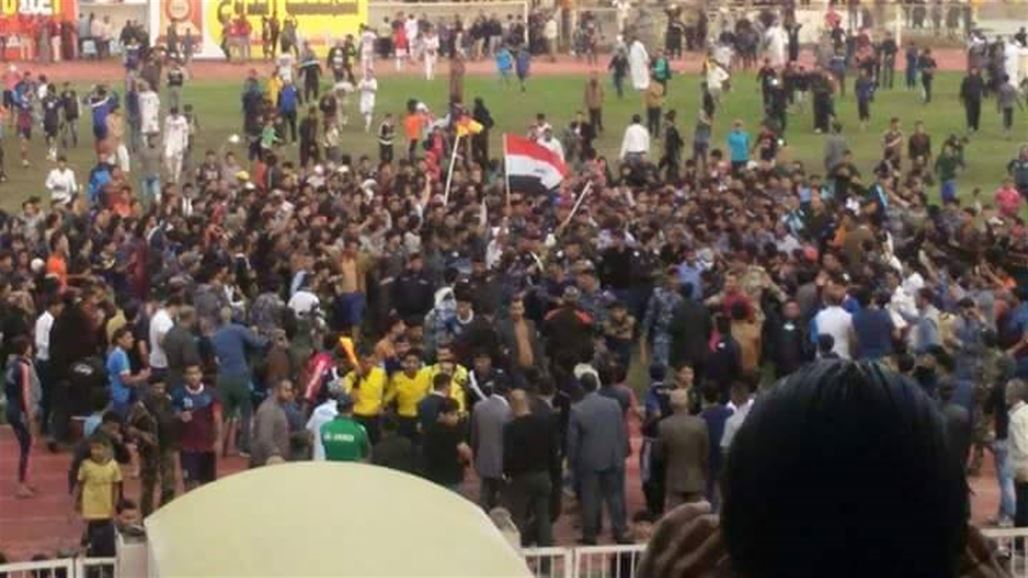جمهور السماوة يحاصر يونس محمود في الملعب والإنضباط تعتبرها حالة طبيعية