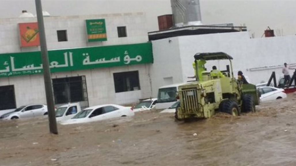 مصرع ثلاثة أشخاص واضطراب بالملاحة الجوية جراء أمطار غزيرة في السعودية