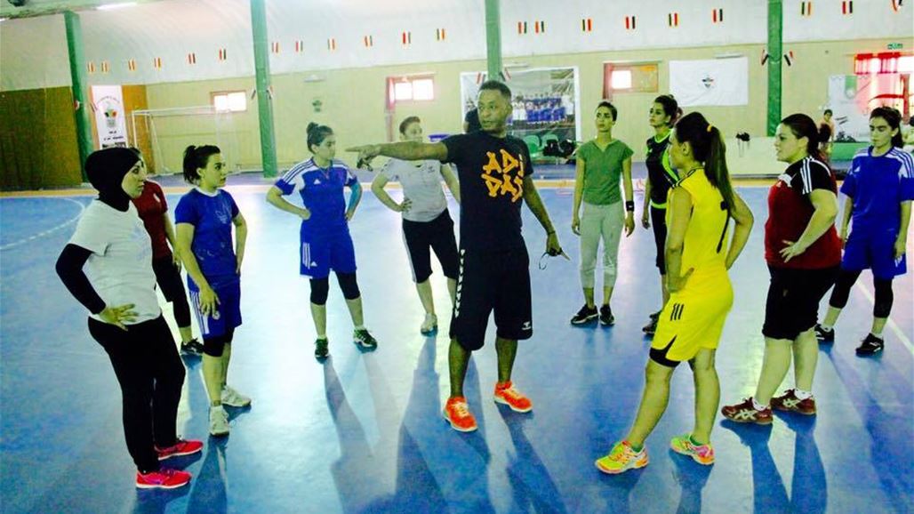 مدرب المنتخب النسوي بكرة اليد يشكوالإهمال والتهميش