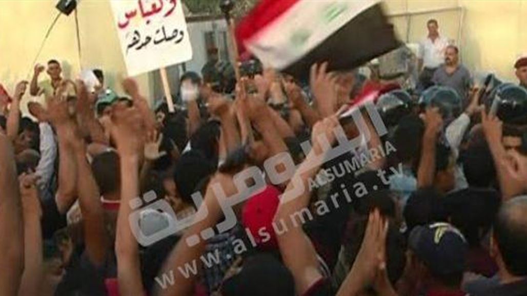 العشرات يتظاهرون في الديوانية ويطالبون بـ"تدخل دولي" لكشف ملفات الفساد