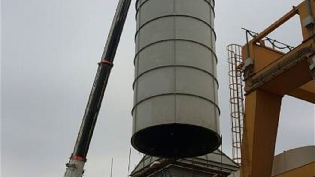 كوادر عراقية تباشر بأعمال صيانة "مدخنة" محطة كهرباء كركوك الغازية للمرة الاولى