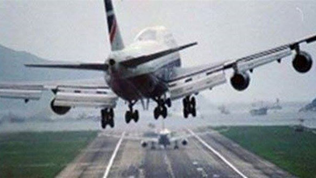طائرة تهبط اضطراريا بدون عجلات في كاليفورنيا